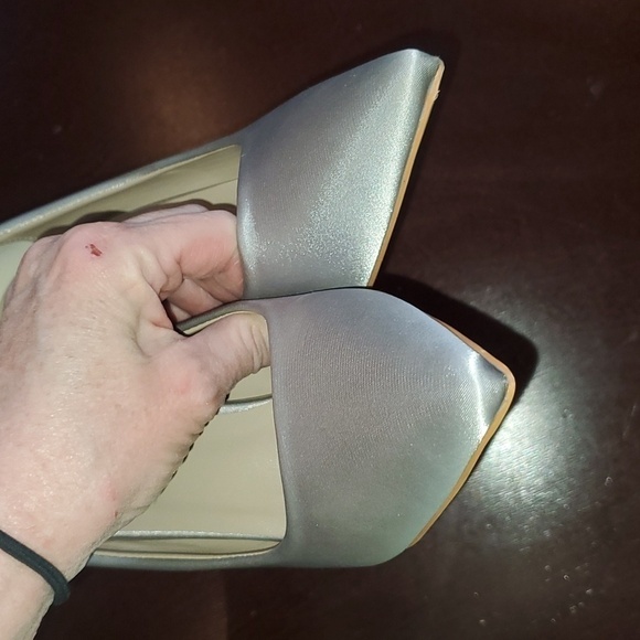 JOEupin Silver Pointed Toe Decorative High 5" Heeled Sz. 6 (36) Shoes - Picture 9 of 16